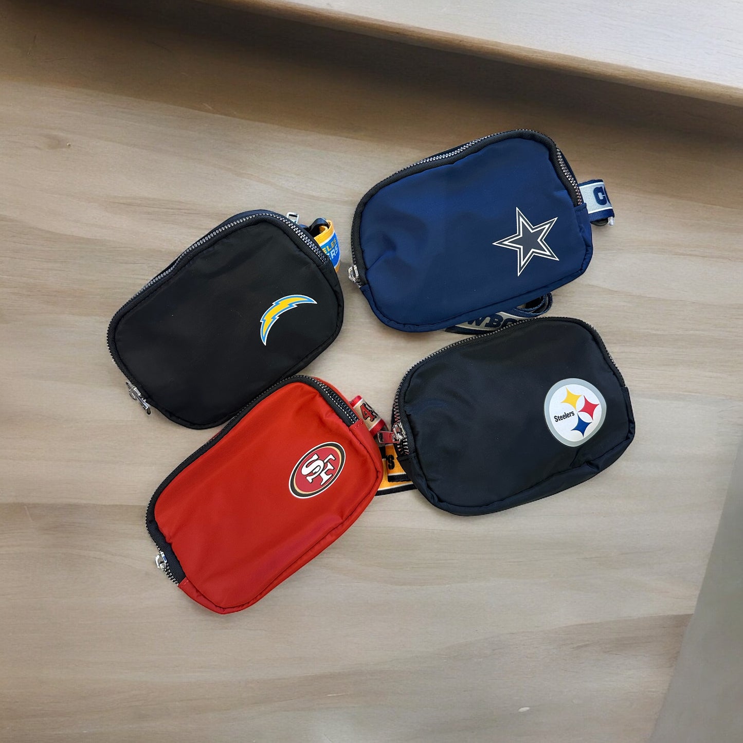 49ers Small NFL Unisex-Adult NFL Team Color Crossbody Belt Bag